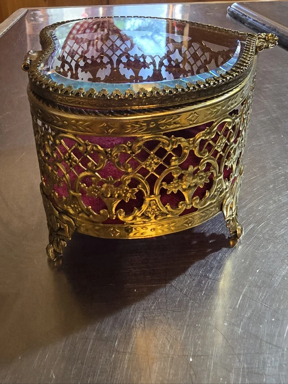Vintage Matson 24K Gold Plated Heart Jewelry Box Casket Beveled Glass Filigree - Picture 6 of 16